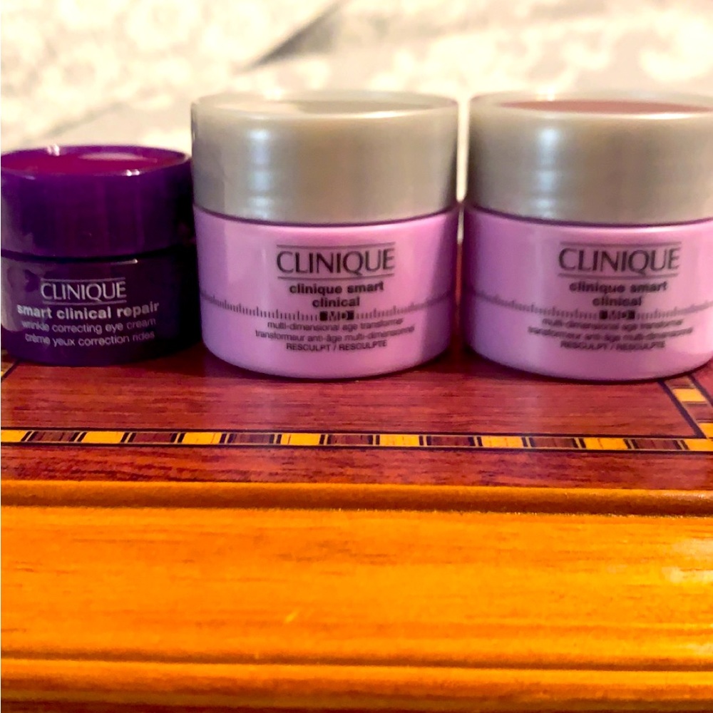 Clinique deluxe travel sizes moisturizer amounts to 1 oz bottle valued at $52